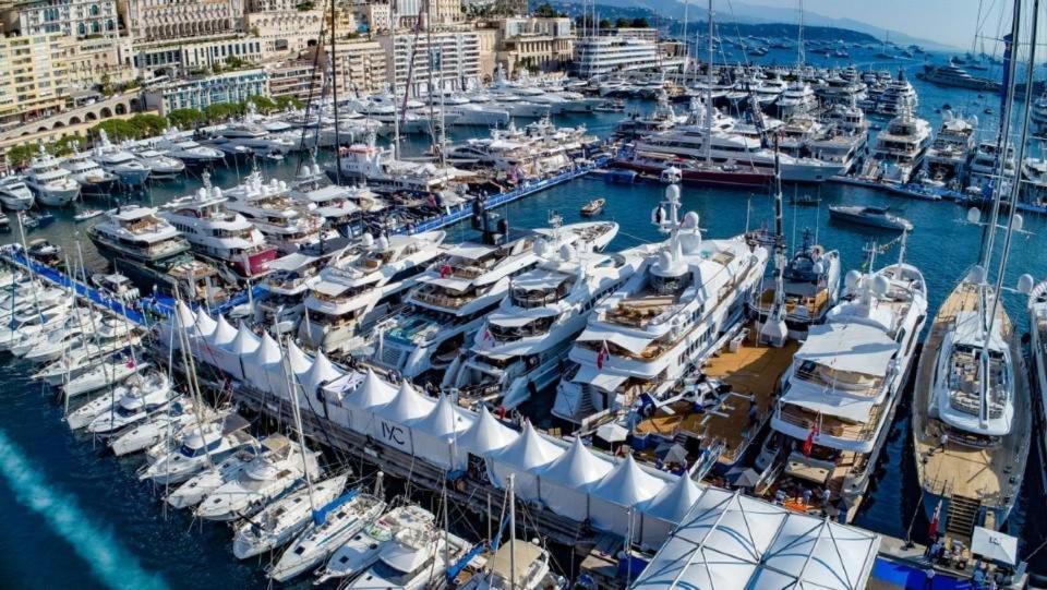 Plein coeur de Monaco, à 300 mètres à pied du port de Monaco, 4 pièces, escaliers vue mer. Extérieur photo