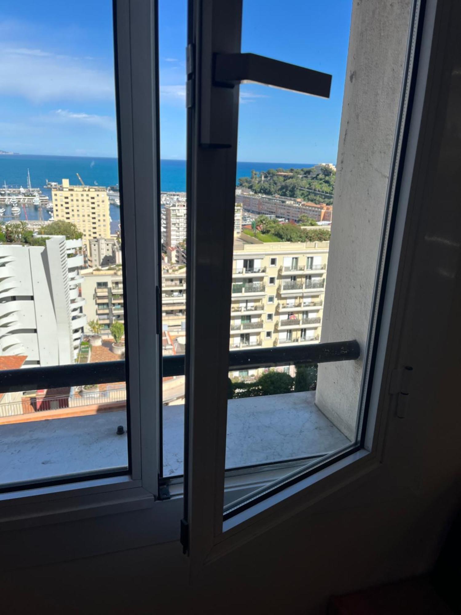 Plein coeur de Monaco, à 300 mètres à pied du port de Monaco, 4 pièces, escaliers vue mer. Extérieur photo