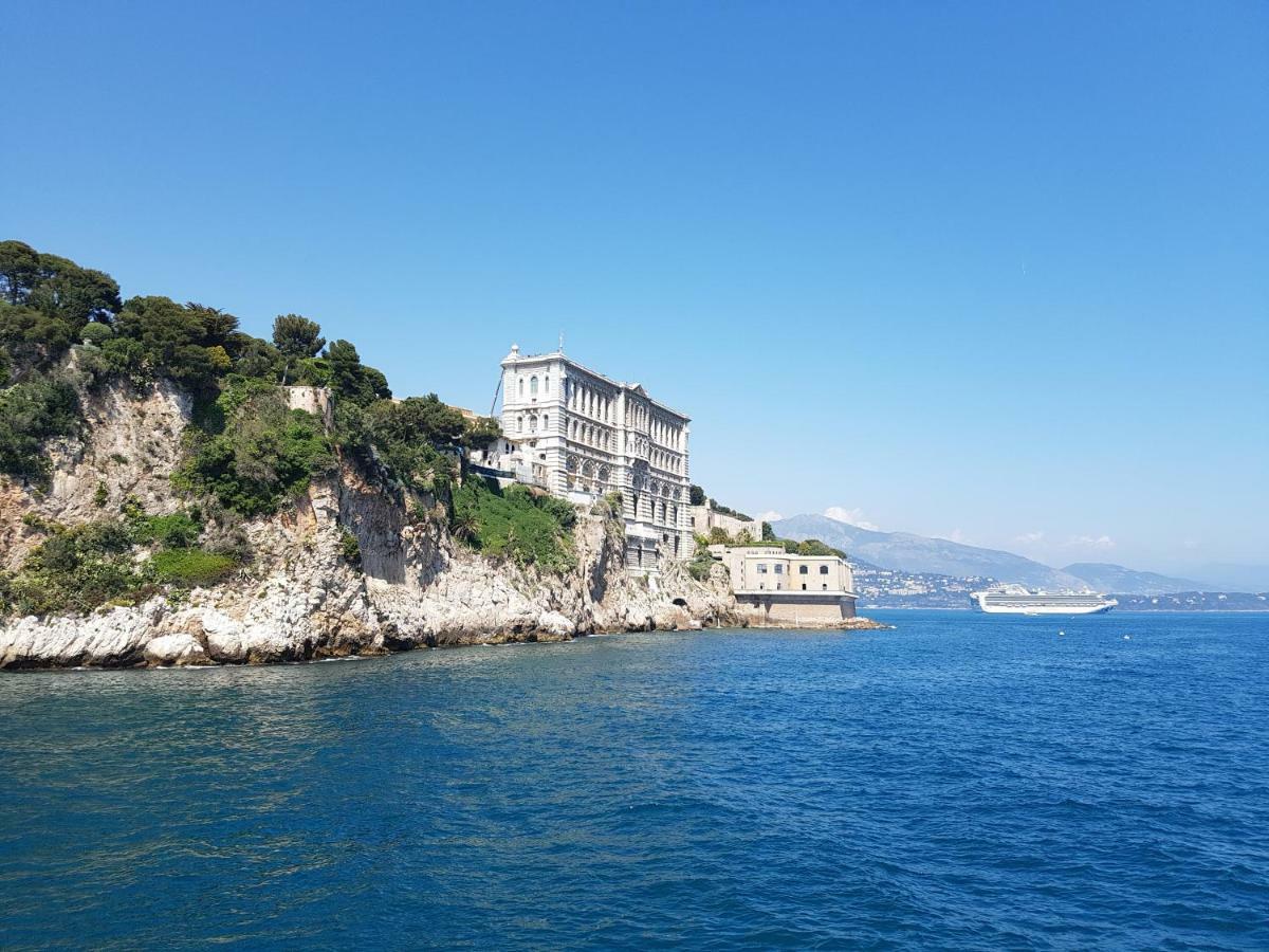 Plein coeur de Monaco, à 300 mètres à pied du port de Monaco, 4 pièces, escaliers vue mer. Extérieur photo